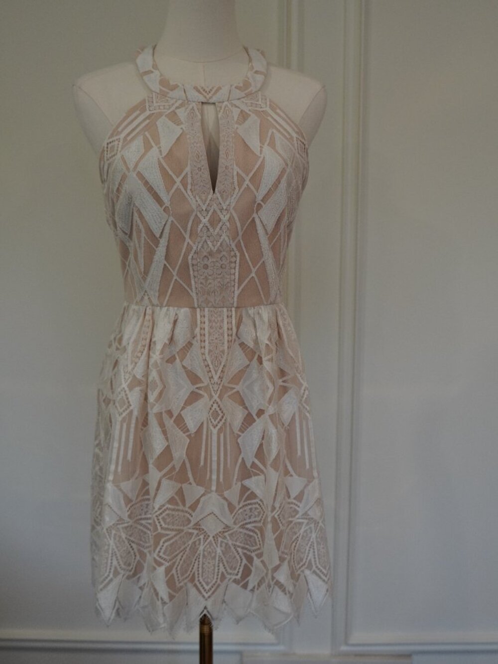 BCBG Max Azria Lace Halter Dress Nude White Geometric Fit Flare Cocktail Sz 2 XS - Picture 2 of 8
